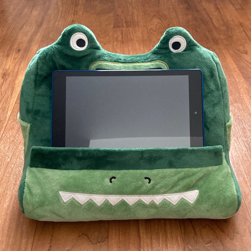 Tablet/ipad holder alligator plush - Picture 2 of 7